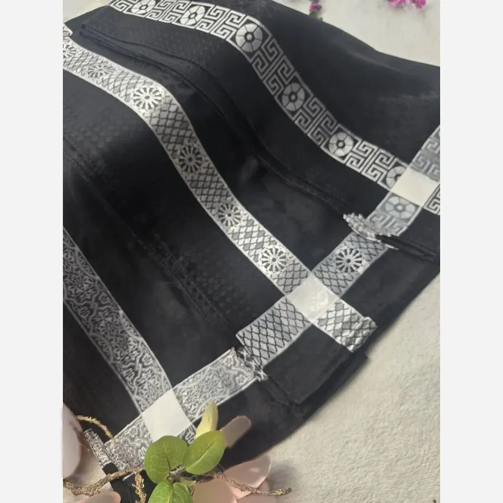 روسری دورو حاشیه نقره ژاکارد ابریشم ترک ابعاد 90 در 90