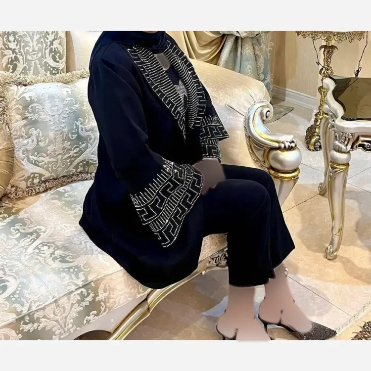 ست کت شلوار مجلسی زنانه مدل طاووس جنس مازراتی سایز بزرگ