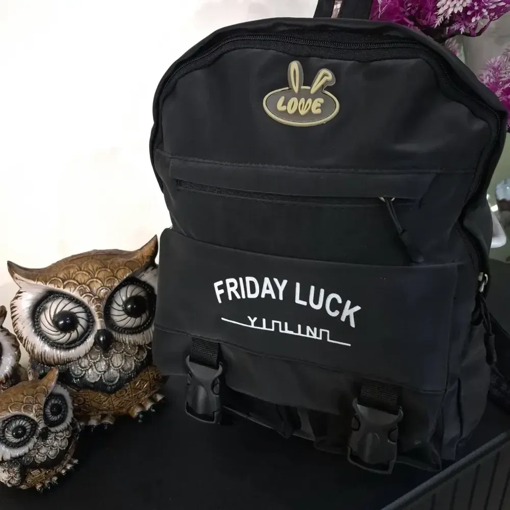 کوله پشتی ساتن مشکی Friday luck ابعاد 30 در 40 سانت سه زیپ