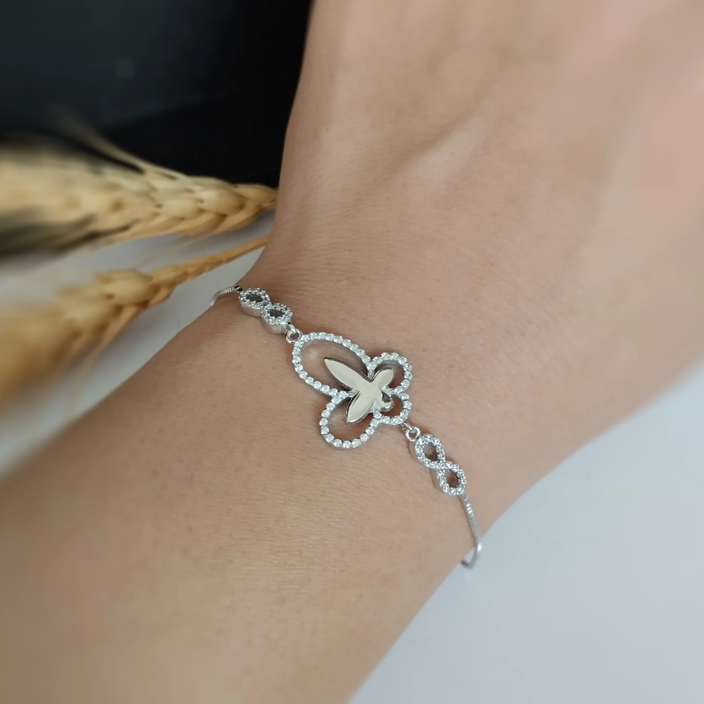 دستبند نقره زنانه طرح پروانه عیار 925 با روکش طلا سفید
