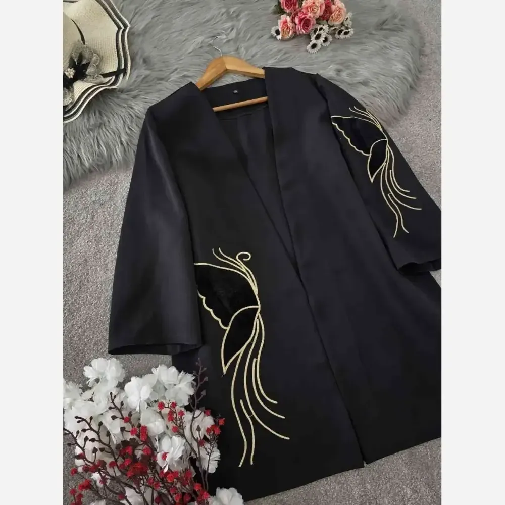مانتو کتی پروانه جنس مازراتی رنگ مشکی گلدوزی شده