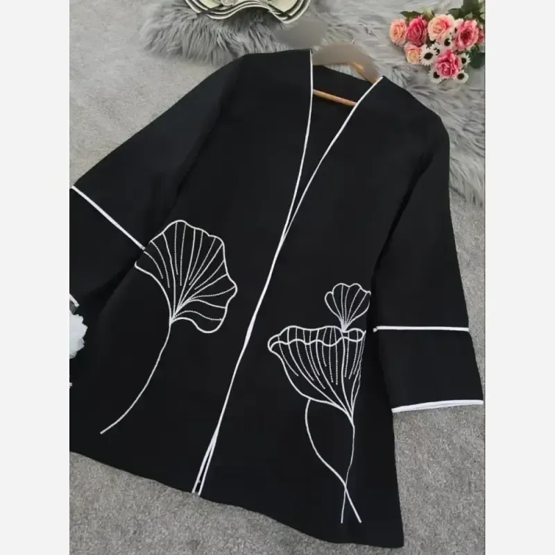 مانتو کتی گلدوزی شده مدل گل لاله نسترن جنس مازراتی رنگ مشکی فری سایز