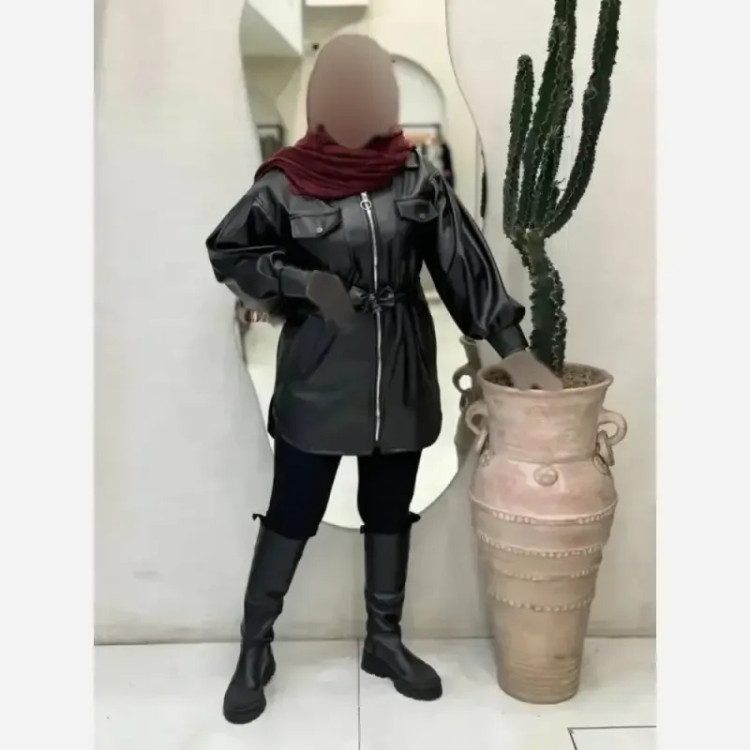 مانتو چرم مانلی مشکی فری سایز داخل کرکی جیب دار کمربنددار