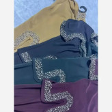 ست دوتیکه ماکسی و شنل مدل پریسیما کرپ دالقیچ و حریر مروارید و نگین دار رنگ سرمه ای و مشکی