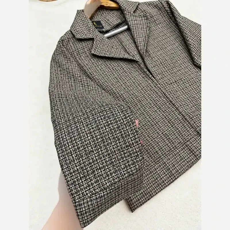 ست کت دامن ریما پاییزه جنس ریما گرم بالا فری سایز 38 تا 44 رنگ کرم نسکافه ای نقرابی