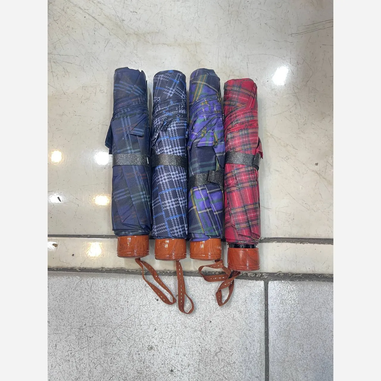 چتر چهار خانه تاشو ضدباد سبک و کمجا پارچه ضد آب مناسب باران و آفتاب زنانه و مردانه