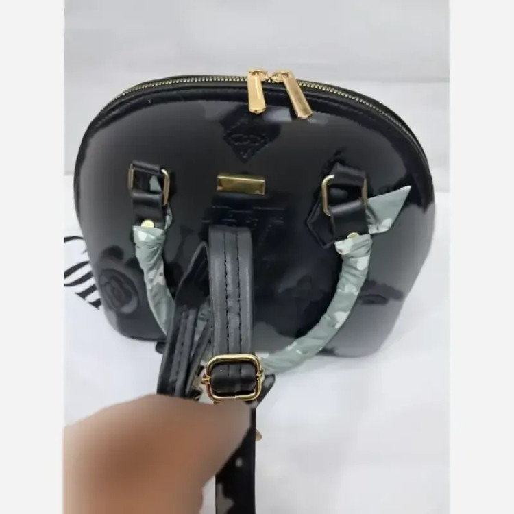 کیف چرمی مشکی زنانه بند دوشی سایز 23 در 23 مدل goldis