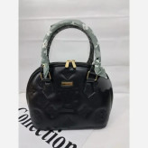 کیف چرمی مشکی زنانه بند دوشی سایز 23 در 23 مدل goldis